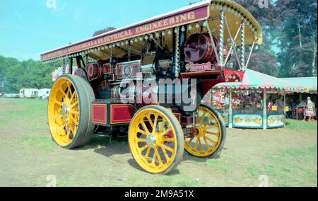 Fabricant : John Fowler & Co. De Leeds. Type: Showmans Road Locomotive Numéro: 20223 Construit: 1934 enregistrement: Eu 5313 classe: B6 cylindres: Composé PSN: 10 Nom: Suprême Banque D'Images