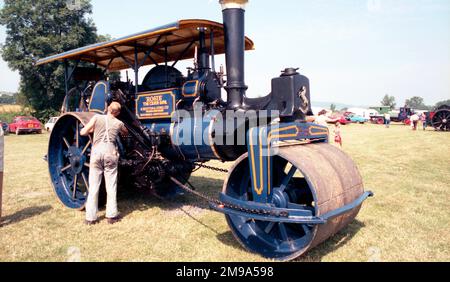 Fabricant: Aveling & porter Type: Road Roller classe: BS Nom: Rosie The Cider Girl Banque D'Images