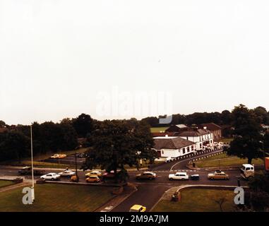 Photographie d'Artichaut pH, Brentwood, Essex. Le côté principal de l'imprimé (illustré ici) représente : vue aérienne en couleur du coin du pub. Le verso de l'imprimé (disponible sur demande) détails: Rien pour l'Artichoke, Brentwood, Essex CM15 8DZ. En juillet 2018 . Maintenant Toby Carvery Banque D'Images