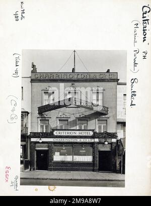 Photographie du critère pH, Southend, Essex. Le côté principal de l'imprimé (illustré ici) représente : face sur la vue du pub. Le verso de l'imprimé (disponible sur demande) détails: Trading Record 1914 . 1956 pour le critère, Southend, Essex SS1 2EJ. En juillet 2018 . Redessiné et modifié suite à de graves dommages causés par un incendie en juin 1975. Maintenant appelé papillon Banque D'Images