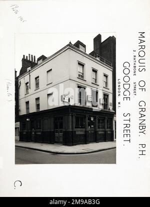 Photographie de Marquis de Granby pH, Goodge Street, Londres. Le côté principal de l'imprimé (illustré ici) représente : coin sur la vue du pub. Le verso de l'imprimé (disponible sur demande) détails: Trading Record 1951 . 1961 pour le Marquis de Granby, Goodge Street, Londres W1T 1NR. En juillet 2018 . Nicholson's (Mitchells et Butlers) Banque D'Images