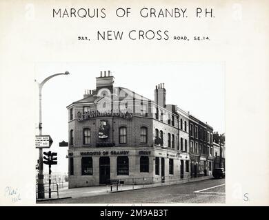 Photographie de Marquis de Granby pH, Nouvelle-Croix, Londres. Le côté principal de l'impression (illustré ici) représente : face droite sur la vue du pub. Le verso de l'imprimé (disponible sur demande) détails: Trading Record 1939 . 1961 pour le marquis de Granby, New Cross, Londres SE14 6AG. En juillet 2018 . Tavernes de punch Banque D'Images