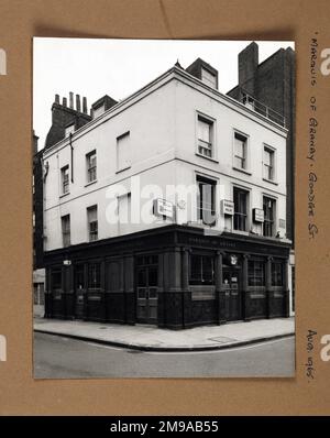 Photographie de Marquis de Granby pH, Goodge Street, Londres. Le côté principal de l'imprimé (illustré ici) représente : coin sur la vue du pub. Le verso de l'imprimé (disponible sur demande) détails: Rien pour le Marquis de Granby, Goodge Street, Londres W1T 1NR. En juillet 2018 . Nicholson's (Mitchells et Butlers) Banque D'Images
