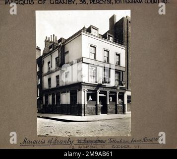 Photographie de Marquis de Granby pH, Goodge Street, Londres. Le côté principal de l'imprimé (illustré ici) représente : coin sur la vue du pub. Le verso de l'imprimé (disponible sur demande) détails: Rien pour le Marquis de Granby, Goodge Street, Londres W1T 1NR. En juillet 2018 . Nicholson's (Mitchells et Butlers) Banque D'Images