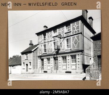 Photographie de New Inn, Haywards Heath, Sussex. Le côté principal de l'impression (illustré ici) représente : face droite sur la vue du pub. Le verso de l'imprimé (disponible sur demande) détails: Rien pour The New Inn, Haywards Heath, Sussex RH16 4QN. En juillet 2018 . Rebaptisé l'horrible Duckling, et à l'un des locaux à côté était la belle station de remplissage essence de Swan! Il a été plus tard appelé le canard et a été fermé en 2009. Banque D'Images