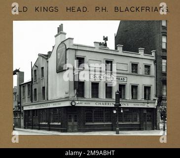 Photographie de Old Kings Head pH, Blackfriars, Londres. Le côté principal de l'impression (illustré ici) représente : face gauche sur la vue du pub. Le verso de l'imprimé (disponible sur demande) détails: Rien pour The Old Kings Head, Blackfriars, Londres SE1 8ER. En juillet 2018 . Renommé 'Babushka' puis 'Imbibe'. Maintenant démoli pour des appartements de luxe Banque D'Images