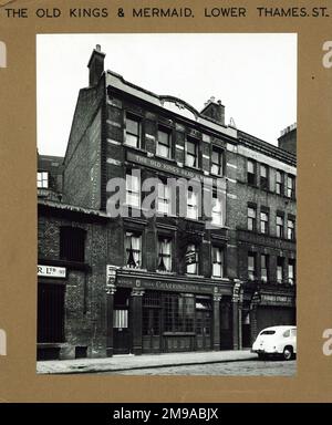 Old Kings Head & Mermaid pH, Billingsgate, Londres. Le côté principal de l'impression (illustré ici) représente : face gauche sur la vue du pub. Le verso de l'imprimé (disponible sur demande) détails: Rien pour The Old Kings Head & Mermaid, Billingsgate, Londres EC3R 6DX. En juillet 2018 . Démoli vers 1972 Banque D'Images