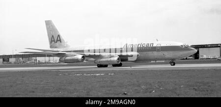 Boeing 720-023B N7258A (msn 18014, ligne 143) d'American Airlines à l'aéroport international de Chicago-O'Hare. Premier vol effectué le 24 juin 1960 livré à American Airlines le 24 juillet 1960 sous le nom de G-BCABC Banque D'Images