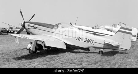 North American P-51D-25-NA Mustang N169MD (ex 44-73140), à Greater Rockford, Illinois. Février 1945 : livré à l'USAAF. 7 juin 1947 : livré à la Royal Canadian Air Force sous le nom de Mustang Mk.IV, n° de série 9567. Banque D'Images