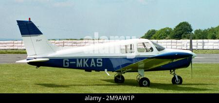 Piper PA-28-140 Cherokee Cruiser G-MKAS (msn 28-7425338). Banque D'Images