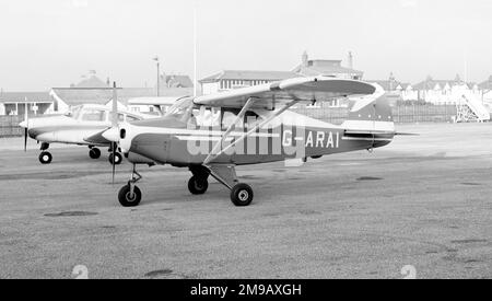 Piper PA-22-160 Tri-Pacer G-ARAI (msn 22-7421), à l'aéroport de Blackpool-Squire's Gate en novembre 1971. Banque D'Images