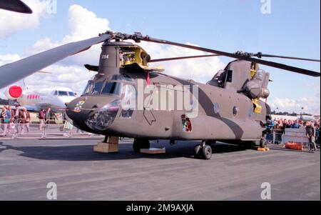 Armée des États-Unis - Boeing-Vertol CH-47D Chinook 87-0094, au salon aérien international de SBAC Farnborough en septembre 1992. Banque D'Images