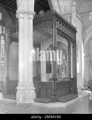 Église Saint-Jean-Baptiste, Burford - Chapelle Saint-Pierre derrière la chaire au nord de la nef. Banque D'Images