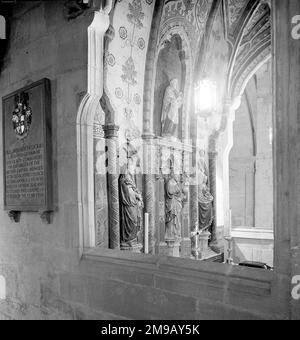 Église Saint-Jean-Baptiste, Burford - Chapelle Saint-Pierre derrière la chaire au nord de la nef. Banque D'Images