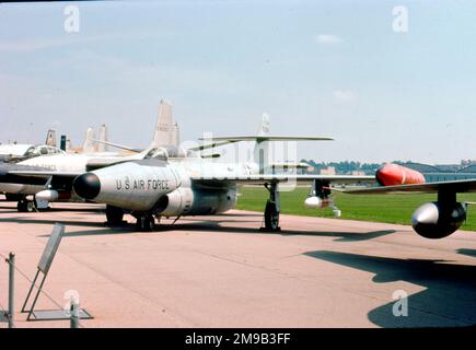 Northrop F-89J Scorpion O-21911 (52-1911). Construit en tant que F-89D-45-NO Scorpion et converti en F-89J en 1956. Armé de missiles air-air Genie à pointe nucléaire, exposés à l'extérieur au Musée de l'USAF, à Wright Field, à la base aérienne de Wright-Patterson, en Ohio. Banque D'Images