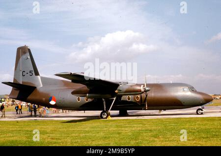 Koninklijke Luchtmacht - Fokker F27-300m Troopship C-7 (msn 10157), du 334 Escadron, à la RAF Greenham Common, le 27 juin 1981, pour le International Air Tattoo. (Koninklijke Luchtmacht - Royal Netherlands Air Force). Banque D'Images