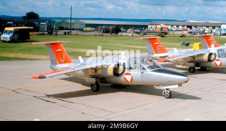 Osterreichische Luftstreitkrafte - SAAB 105OE 'J Blue' (Osterreichische Luftstreitkrafte - Austrian Air Force) Banque D'Images
