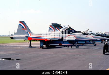 Koninklijke Luchtmacht - Northrop NF-5A K-3072 (msn 3072), de l'équipe de la "double Dutch" Synchro-pair, avec des inscriptions célébrant le 75th anniversaire de la fondation du Klu, à RAF Mildenhall, le 28 mai 1988, pour la Mildenhall Air Fete. (Koninklijke Luchtmacht - Royal Netherlands Air Force). Banque D'Images