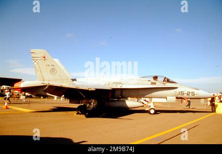 Ejercito del aire - McDonnell Douglas EF-18A Hornet C.15-38 / 15-25 (msn EFA-26), à RAF Fairford le 20 juillet 1991. (Ejercito del aire - armée de l'air espagnole) Banque D'Images