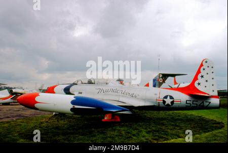 Lockheed T-33A-1-LO 55-4433 (msn 580-9878), dans la livrée de l'équipe de voltige de Thunderbirds, au Norfolk and Suffolk Aviation Museum, Flixton, Suffolk, Royaume-Uni., en prêt du Musée national de l'USAF. Banque D'Images