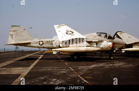 Marine des États-Unis (USN) - Grumman A-6E intrus 155620 (msn i-346) Banque D'Images