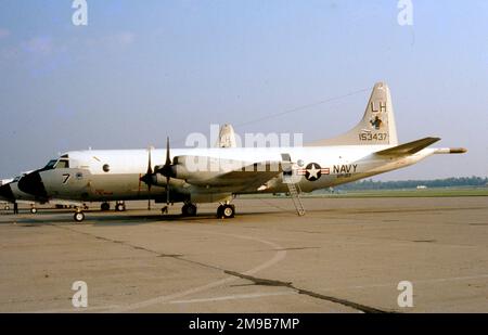 Marine des États-Unis (USN) - Lockheed P-3B-85-LO Orion 153437 (MSN 185-5234, code de base 'LH', indicatif d'appel '7'), de VP-93. Banque D'Images