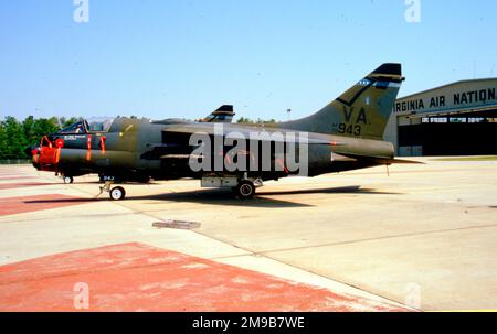 United States Air Force (USAF) - Ling-Temco-Vought A-7D-7-CV Corsair II 70-0943 (msn D-089), de l'escadron de combat tactique 149th, Virginia Air National Guard. Banque D'Images