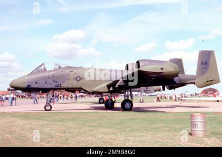 United States Air Force (USAF) - Fairchild Republic A-10A Thunderbolt II 80-0281 (MSN A10-0631, code de base WR'), de la 52nd tactique Fighter Wing Wing, à RAF Alconbury le 14 août 1982. Banque D'Images