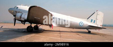 Douglas C-47B-10-DK Dakota KJ960 (msn 14807, ex 43-48991), exposé au Hellenic Air Force Museum, on Tatoi AB, Dekeleia, Grèce Banque D'Images