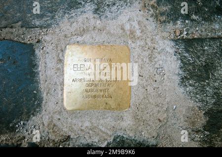 Stolpersteine, pavé commémoratif en laiton pour les victimes de la Shoah dans le ghetto juif, Rome, Italie Banque D'Images