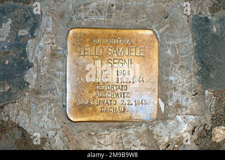 Stolpersteine, pavé commémoratif en laiton pour les victimes de la Shoah dans le ghetto juif, Rome, Italie Banque D'Images