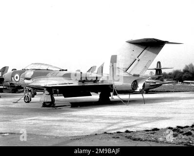 Royal Air Force - Gloster Javelin 7485M / WT830, le quatrième prototype Javelin, à RAF Halton sur le terrain d'aviation dur utilisé comme aide à l'entraînement, en mars 1961. Banque D'Images