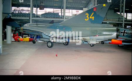 Saab J 35A Draken 35067 / '34', au Musée Royal de l'Armée et d'Histoire Militare, Bruxelles. Banque D'Images