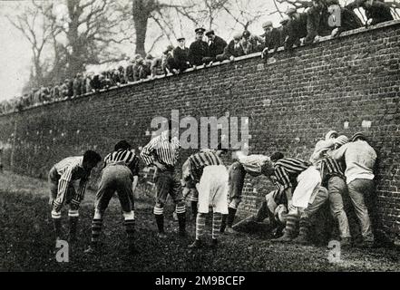 Eton Wall Game, Collegers v Opidans Banque D'Images