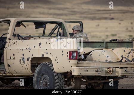 Les techniciens d'élimination des munitions explosives (EOD) sont en compétition à la compétition All Army team of the Year (toy) à fort Carson, Colorado, 16 mai 2022. Cette année, le 71st Ordnance Group accueille le tout-jouet de l'armée où les équipes 52nd Ordnance Group, 71st Ordnance Group, 48th Chemical Brigade, 303rd Ordnance Battalion et 718th Ordnance Company, mettent leurs compétences à l'épreuve dans un environnement d'entraînement physiquement et mentalement exigeant. Banque D'Images