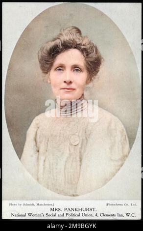 Studio portrait d'Emmeline Pankhurst (1858 - 1928), activiste politique anglais, organisateur du mouvement suffragette. Banque D'Images