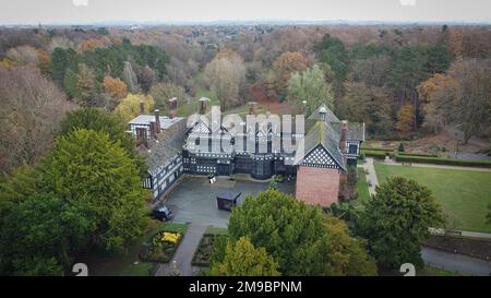 Bramall Hall Tudor House Aerial Shot Banque D'Images