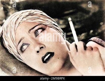 Gros plan de Gloria Swanson (1897-1983), actrice d'écran, dans le film United Artists, 'l'Amour de Sunya'. Banque D'Images