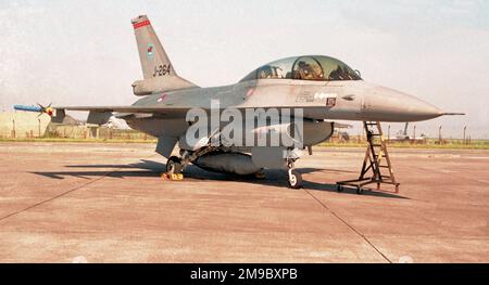 Koninklijke Luchtmacht - General Dynamics F-16BM Faucon Faucon J-264 (msn 6E-6), du 313 Escadron, à la RAF St Mawgan le 10 septembre 1997. (Koninklijke Luchtmacht - Royal Netherlands Air Force). Banque D'Images