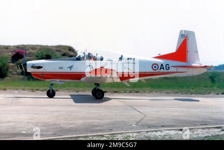 Armee de l'Air - Pilatus PC-7 Turbo-Trainer 577 / AG (msn 577), d'Escadron d'expérimentation et de transport 06/330. (Armée de l'Air - Force aérienne française) Banque D'Images