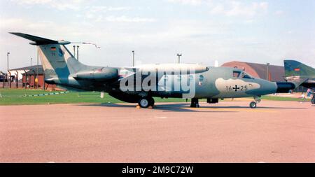 Luftwaffe - MBB HFB-320 Hansa Jet ECM 16+25 (msn 1062), de JBG-32. Banque D'Images