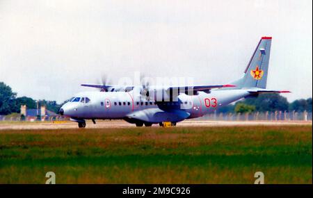 Armée de l'air du Kazakhstan - CASA C-295M 03 RED (msn S-119), à la RAF Mildenhall le 14 juillet 2016. Banque D'Images