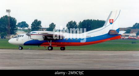 Slovakian Air Force - Antonov an-26 2903 (msn 022903), à la RAF Fairford pour le Royal International Air Tattoo le 26 juillet 1997. Banque D'Images