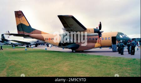 Ejercito del aire - CASA 235-100M T. TÉLÉN-08 - 35-26 (msn C039), d'Ala 35, à la RAF Cottesmore pour le Royal International Air Tattoo en juillet 2000. (Ejercito del aire - armée de l'air espagnole) Banque D'Images