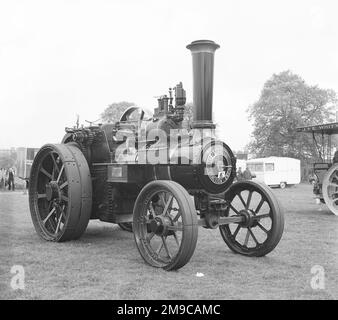 Moteur de traction universel Burrell PW 6287, numéro « Firefly » 4032, avec moteur à un cylindre 7nhp, construit en 1925. Vu à York le 16 mai 1971. (Charles Burrell et Sons étaient des constructeurs de moteurs de traction à vapeur, de machines agricoles, de camions à vapeur et de moteurs de tramway à vapeur. La société était basée à Thetford, Norfolk et était exploitée à partir des œuvres de St Nicholas sur Minstergate et la rue St Nicholas, dont certaines survivent aujourd'hui). Banque D'Images