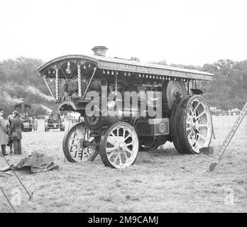 Vu à Northampton le 6 août 1972 - constructeur: Charles Burrell et fils de Thetford, Norfolk - Type: Showmans Road Locomotive - Numéro: 3886 - Construit: 1921 - enregistrement: XF 8162 - cylindres: Composé - PSN: 8 - Nom: Lord Lascelles Banque D'Images