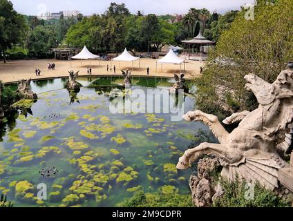 Barcelone, Espagne - Mai 2018 : une fontaine monumentale à deux niveaux et une statue de Vénus, située dans le parc de la Ciutadella. Fontaine Grand Cascade Banque D'Images