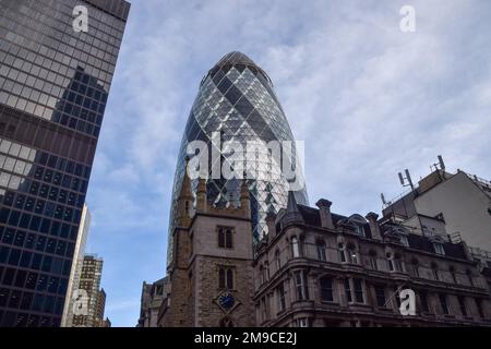 Londres, Royaume-Uni. 17th janvier 2023. Vue générale du 30 St Mary Ax, communément appelé le Gherkin, dans la ville de Londres, le quartier financier de la capitale. (Photo de Vuk Valcic/SOPA Images/Sipa USA) crédit: SIPA USA/Alay Live News Banque D'Images