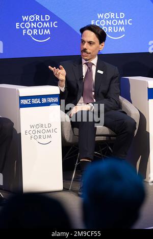 Davos, Suisse. 17th janvier 2023. Le ministre saoudien des Affaires étrangères, le Prince Faisal bin Farhan, prend la parole lors d'une séance à l'occasion de la réunion annuelle du Forum économique mondial (FEM), à Davos, en Suisse, mardi, sur 17 janvier 2023. Photo par Forum économique mondial/ Michael Calabro/UPI crédit: UPI/Alamy Live News Banque D'Images