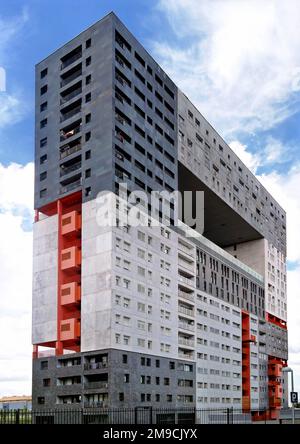 Madrid, Espagne - Mai 2018: La façade de l'immeuble Edificio Mirador, un immeuble d'architecture postmoderne conçu par MVRDV Banque D'Images